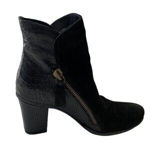 Bueno Yountville Dress Ankle Boots Women's 39 8.5 Black Leather Zippers Embossed